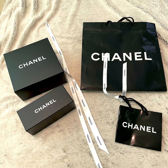 Bundle of authentic Chanel boxes, bags & ribbons - Picture 1 of 10